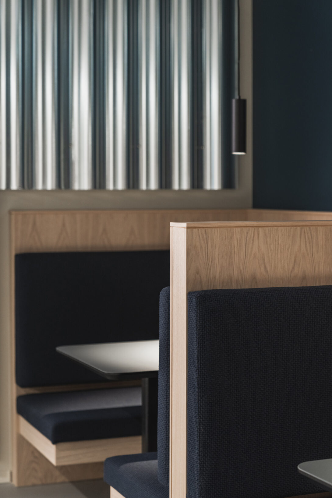 Haltenbanken kantega arbeidsplass interiorarkitektur korrugert metallvegg