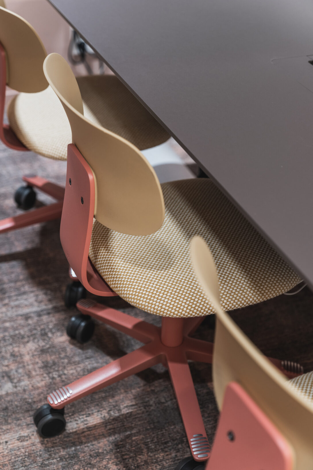 Detaljbilde av møbeldesign/stoler hos Kantega, av Haltenbanken